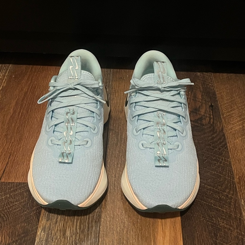 EUC Women’s Nike Motiva Walking Shoe Blue/White/Pink - Picture 6 of 11